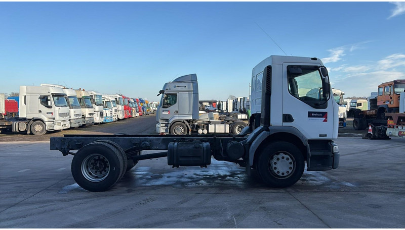 Renault Premium 320 (FULL STEEL / LAMES / BOITE MANUELLE / MANUAL GEARBOX) - Грузовик-шасси: фото 3 Renault Premium 320 (FULL STEEL / LAMES / BOITE MANUELLE / MANUAL GEARBOX) - Грузовик-шасси: фото 3