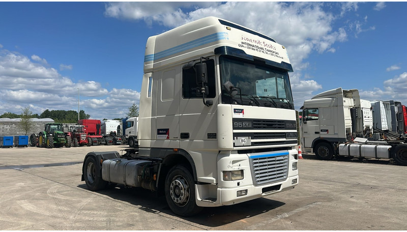 DAF 95 XF 380 (BOITE MANUELLE / EURO 3 / MANUAL GEARBOX / TRES BONNE ETAT) - Тягач: фото 3 DAF 95 XF 380 (BOITE MANUELLE / EURO 3 / MANUAL GEARBOX / TRES BONNE ETAT) - Тягач: фото 3