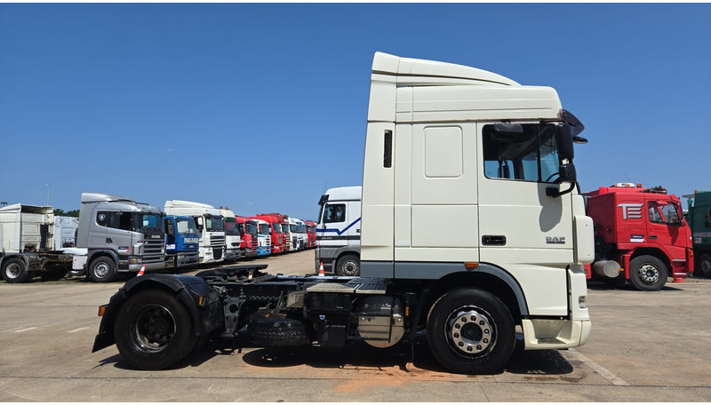 DAF XF 105.460 (BOITE MANUELLE / MANUAL GEARBOX / PROPRE) - Тягач: фото 4 DAF XF 105.460 (BOITE MANUELLE / MANUAL GEARBOX / PROPRE) - Тягач: фото 4