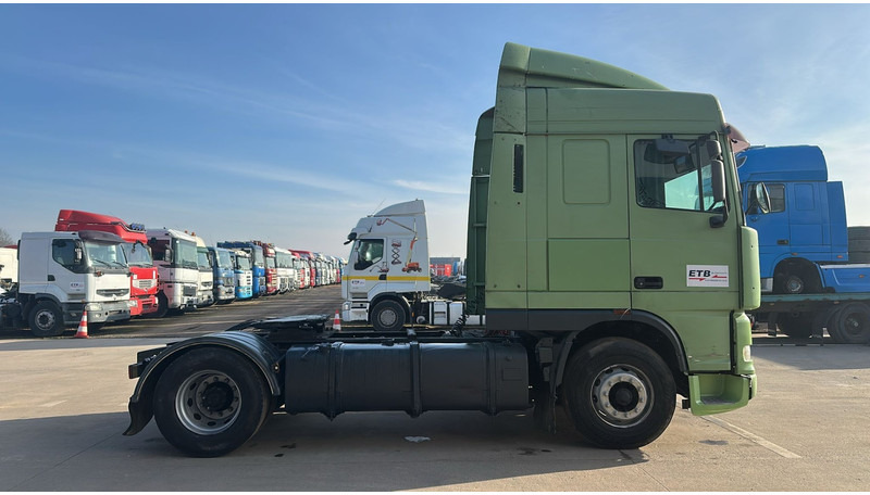 DAF XF 95.430 (EURO 2 / MANUAL PUMP / POMPE MANUELLE / BOITE MANUELLE) - Тягач: фото 2 DAF XF 95.430 (EURO 2 / MANUAL PUMP / POMPE MANUELLE / BOITE MANUELLE) - Тягач: фото 2