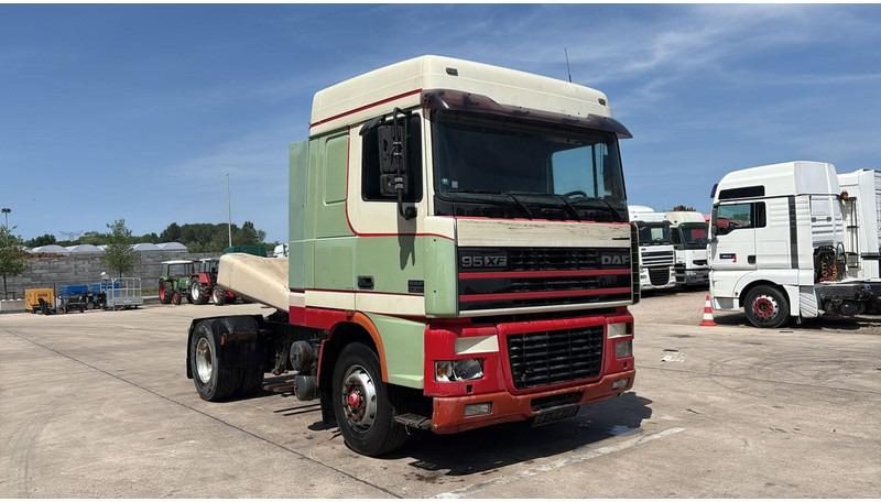 DAF XF 95.430 (EURO 3 / BOITE MANUELLE / MANUAL GEARBOX) - Тягач: фото 3 DAF XF 95.430 (EURO 3 / BOITE MANUELLE / MANUAL GEARBOX) - Тягач: фото 3
