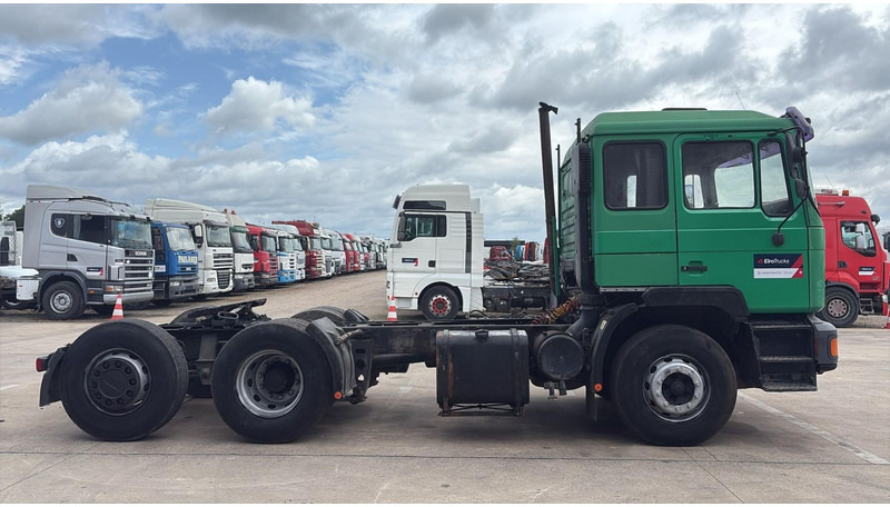 MAN 25.372 (6X2 / MANUAL PUMP / POMPE MANUELLE / 8 TYRES / 6 CYLINDERS) - Тягач: фото 4 MAN 25.372 (6X2 / MANUAL PUMP / POMPE MANUELLE / 8 TYRES / 6 CYLINDERS) - Тягач: фото 4