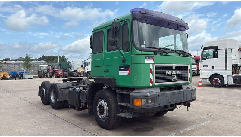 MAN 25.372 (6X2 / MANUAL PUMP / POMPE MANUELLE / 8 TYRES / 6 CYLINDERS) - Тягач: фото 3 MAN 25.372 (6X2 / MANUAL PUMP / POMPE MANUELLE / 8 TYRES / 6 CYLINDERS) - Тягач: фото 3