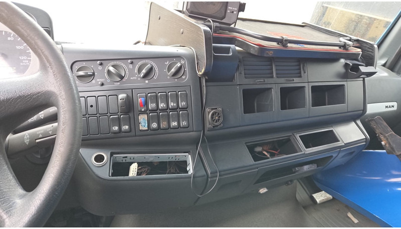 MAN TGA 18.410 (864.000 KM / MANUAL PUMP / MANUAL GEARBOX / RETARDER / POMPE MANUELLE) в лизинг MAN TGA 18.410 (864.000 KM / MANUAL PUMP / MANUAL GEARBOX / RETARDER / POMPE MANUELLE): фото 17
