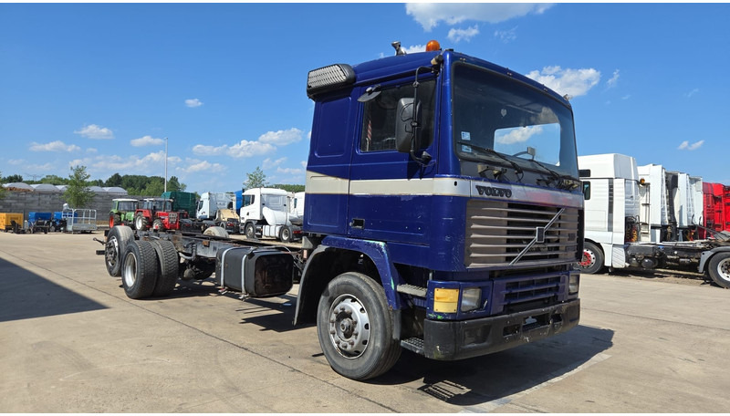Volvo F 12 - 360 (FULL STEEL SUSPENSION / MANUAL PUMP / SUSP. LAMES / 6X2) - Грузовик-шасси: фото 3 Volvo F 12 - 360 (FULL STEEL SUSPENSION / MANUAL PUMP / SUSP. LAMES / 6X2) - Грузовик-шасси: фото 3