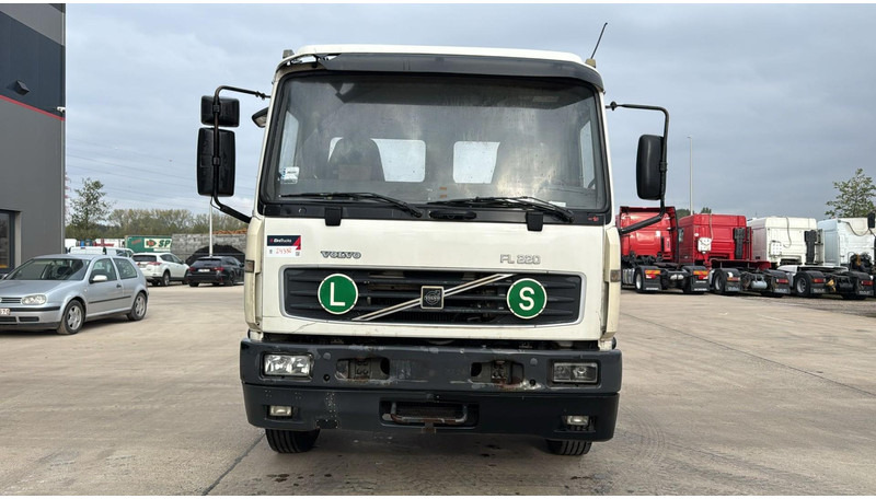 Volvo FL 220 (FULL STEEL SUSP. / 10 BOLTS / 18 TONS / VERY CLEAN CHASSIS !!! / CHASSIS 5.50M LENGHT) - Грузовик-шасси: фото 2 Volvo FL 220 (FULL STEEL SUSP. / 10 BOLTS / 18 TONS / VERY CLEAN CHASSIS !!! / CHASSIS 5.50M LENGHT) - Грузовик-шасси: фото 2