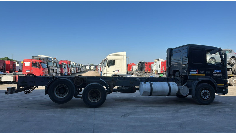Volvo FM 12 - 380 (FULL STEEL SUSP. / SUSP. LAMES / CHASSIS LONGUE / 10 TYRES / TRES BONNE ETAT) - Грузовик-шасси: фото 4 Volvo FM 12 - 380 (FULL STEEL SUSP. / SUSP. LAMES / CHASSIS LONGUE / 10 TYRES / TRES BONNE ETAT) - Грузовик-шасси: фото 4