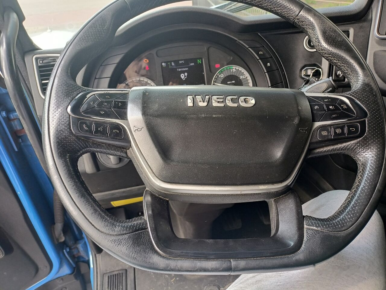 Грузовик-контейнеровоз/ Сменный кузов IVECO 26460: фото 14