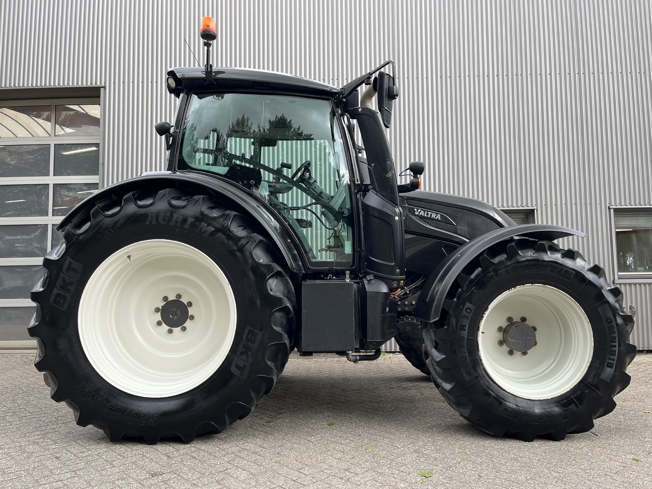 Valtra N174 Active - Трактор: фото 2 Valtra N174 Active - Трактор: фото 2