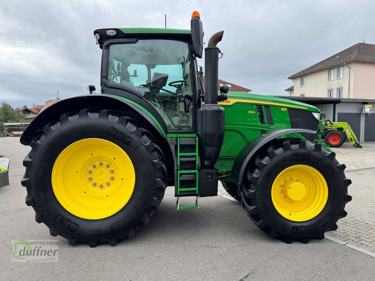 Трактор John Deere 6R 250: фото 11