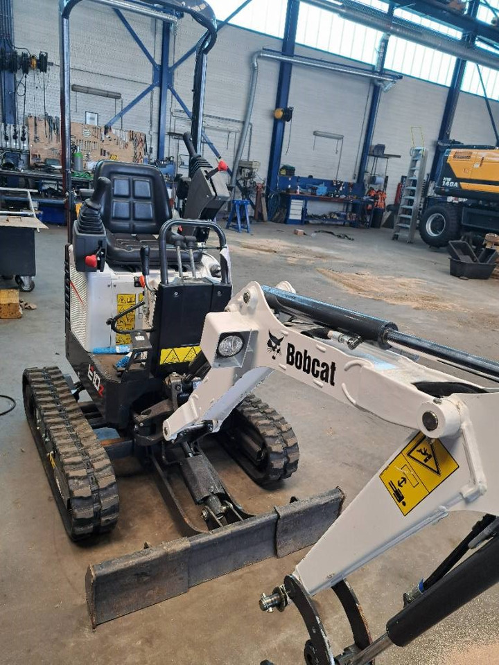 Bobcat E10Z - Мини-экскаватор: фото 1 Bobcat E10Z - Мини-экскаватор: фото 1