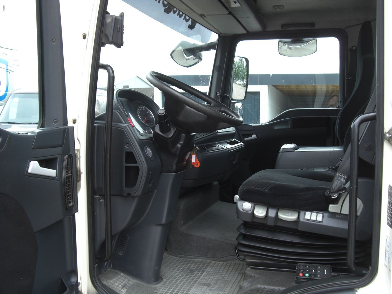 Грузовик бортовой/ Платформа MAN 8180L: фото 8