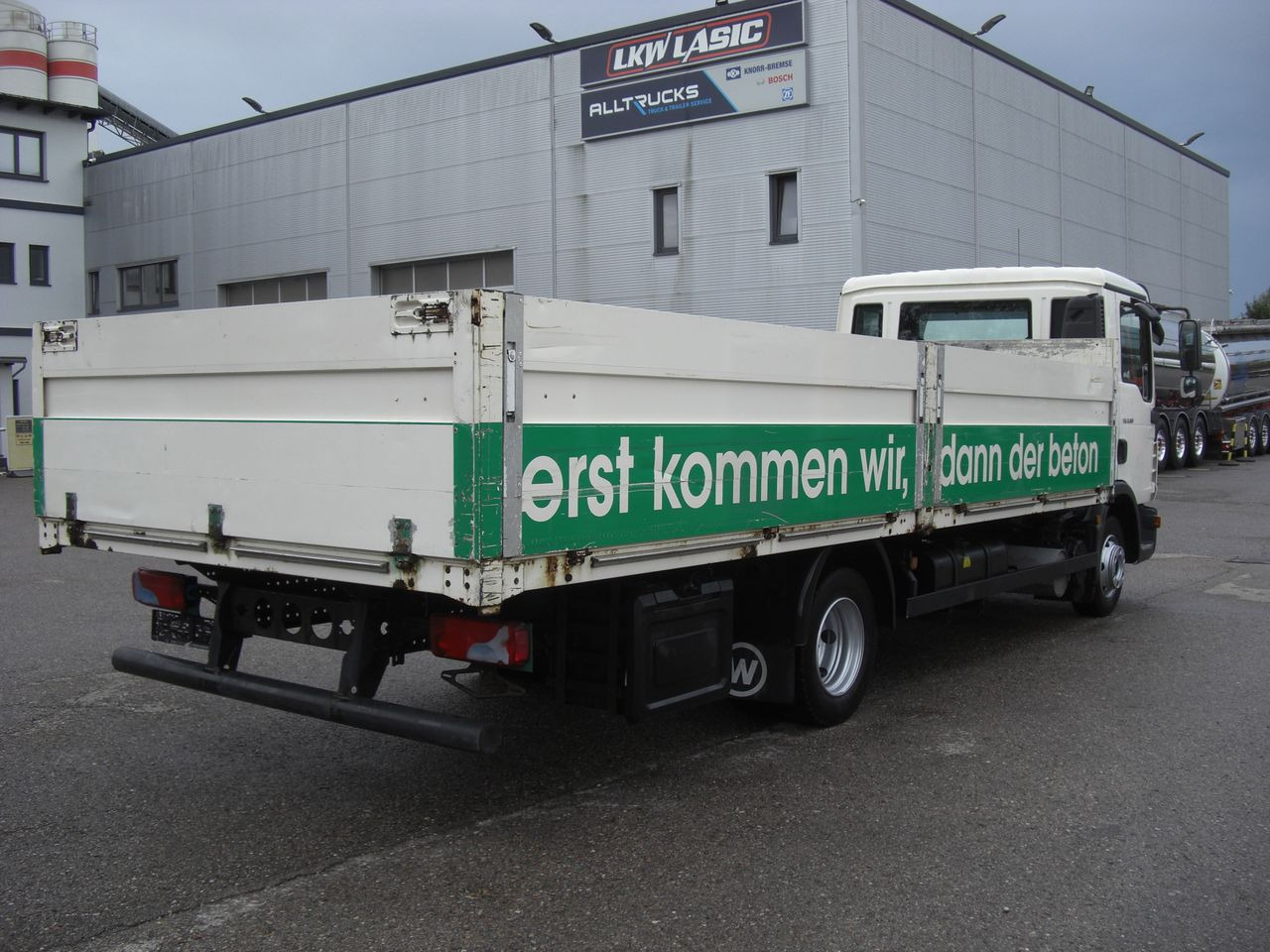 MAN 8180L - Грузовик бортовой/ Платформа: фото 3 MAN 8180L - Грузовик бортовой/ Платформа: фото 3