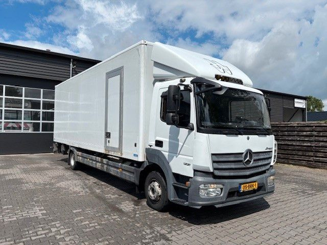 Mercedes-Benz Atego 1221 - Грузовик с закрытым кузовом: фото 2 Mercedes-Benz Atego 1221 - Грузовик с закрытым кузовом: фото 2