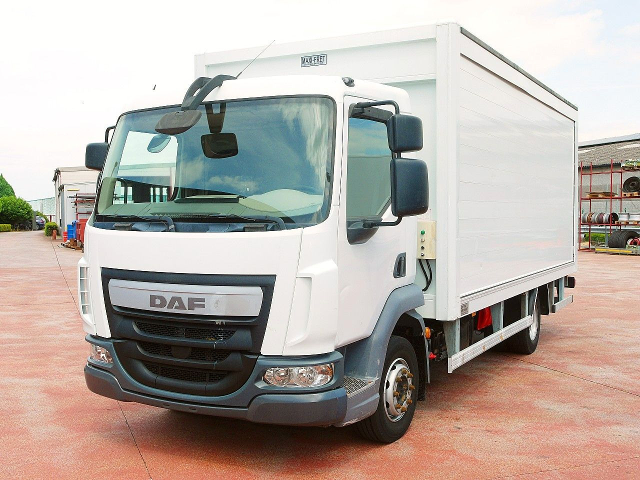 DAF LF 180 12 GETRANKENWAGEN LBW LUFT - Грузовик для перевозки напитков: фото 5 DAF LF 180 12 GETRANKENWAGEN LBW LUFT - Грузовик для перевозки напитков: фото 5