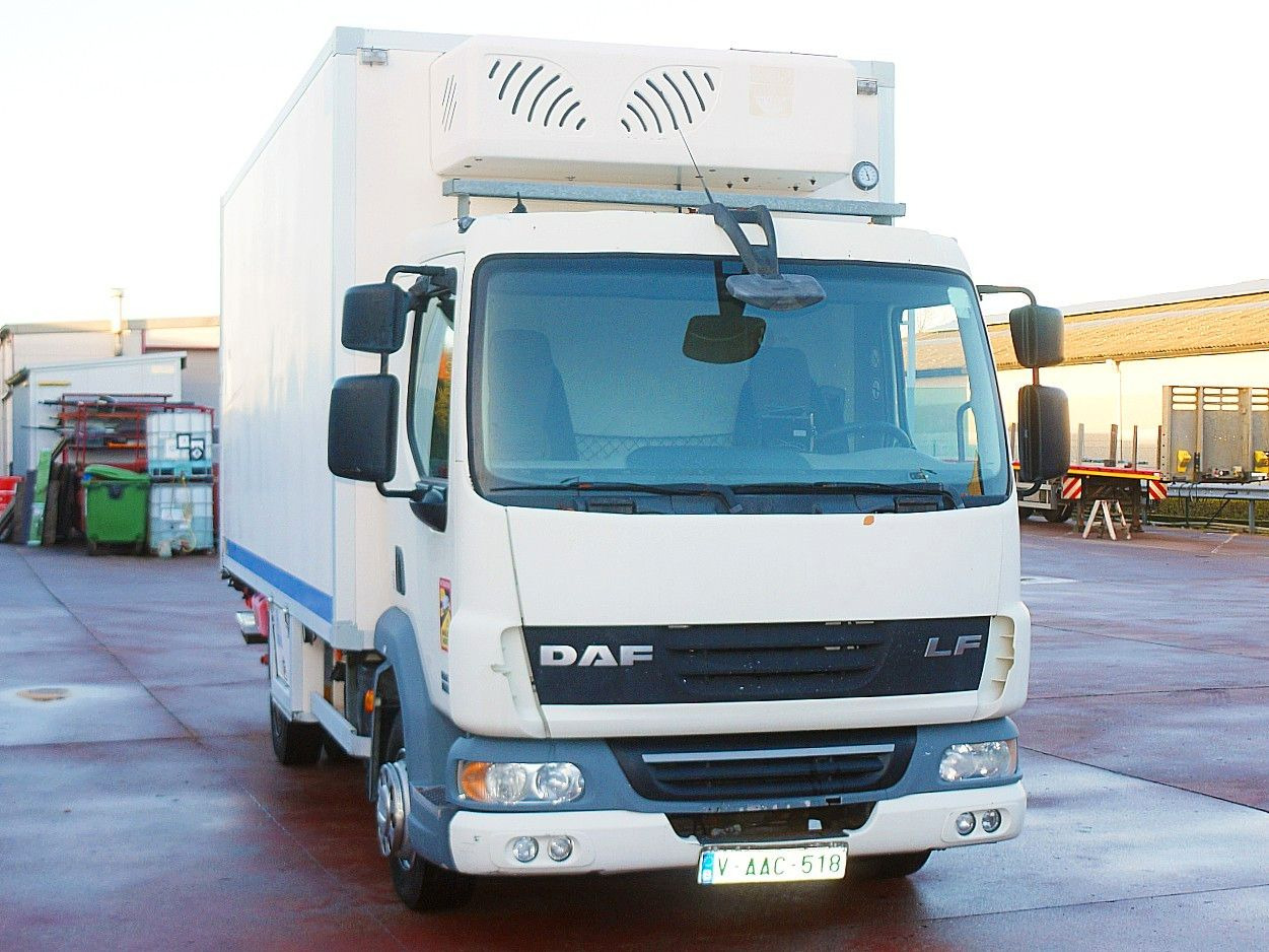 DAF LF 45.160 ISOTHERM KOFFER LADEBORDWAND - Рефрижератор: фото 1 DAF LF 45.160 ISOTHERM KOFFER LADEBORDWAND - Рефрижератор: фото 1