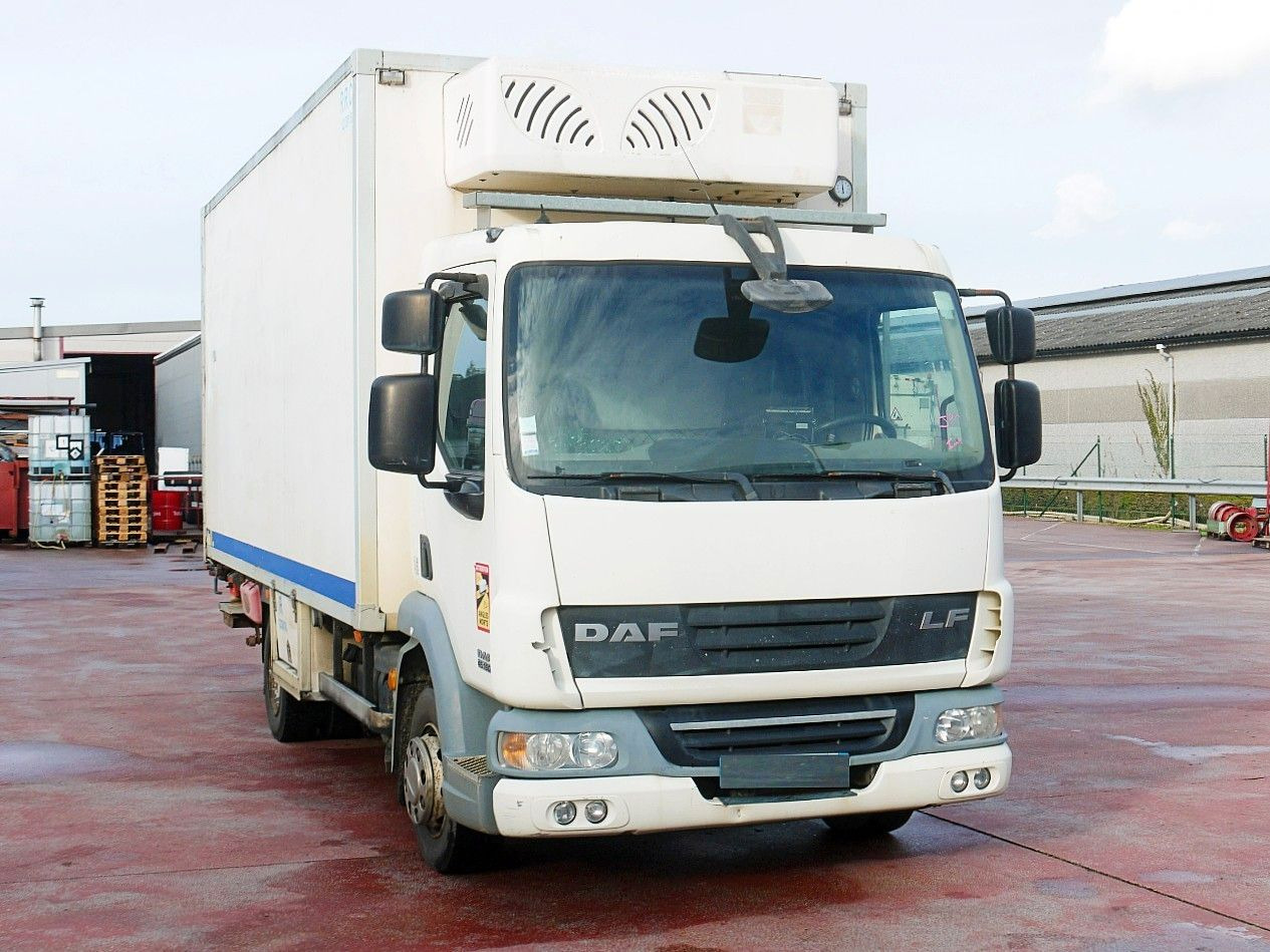 DAF LF 45.160 ISOTHERM KOFFER LADEBORDWAND - Рефрижератор: фото 1 DAF LF 45.160 ISOTHERM KOFFER LADEBORDWAND - Рефрижератор: фото 1