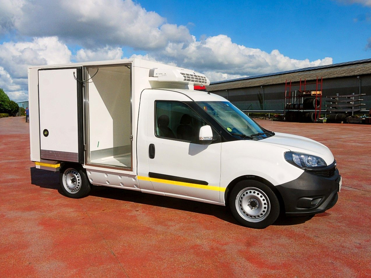 Fiat DOBLO 1.6 KUHLKOFFER THERMOKING MT A/C - Фургон-рефрижератор: фото 3 Fiat DOBLO 1.6 KUHLKOFFER THERMOKING MT A/C - Фургон-рефрижератор: фото 3