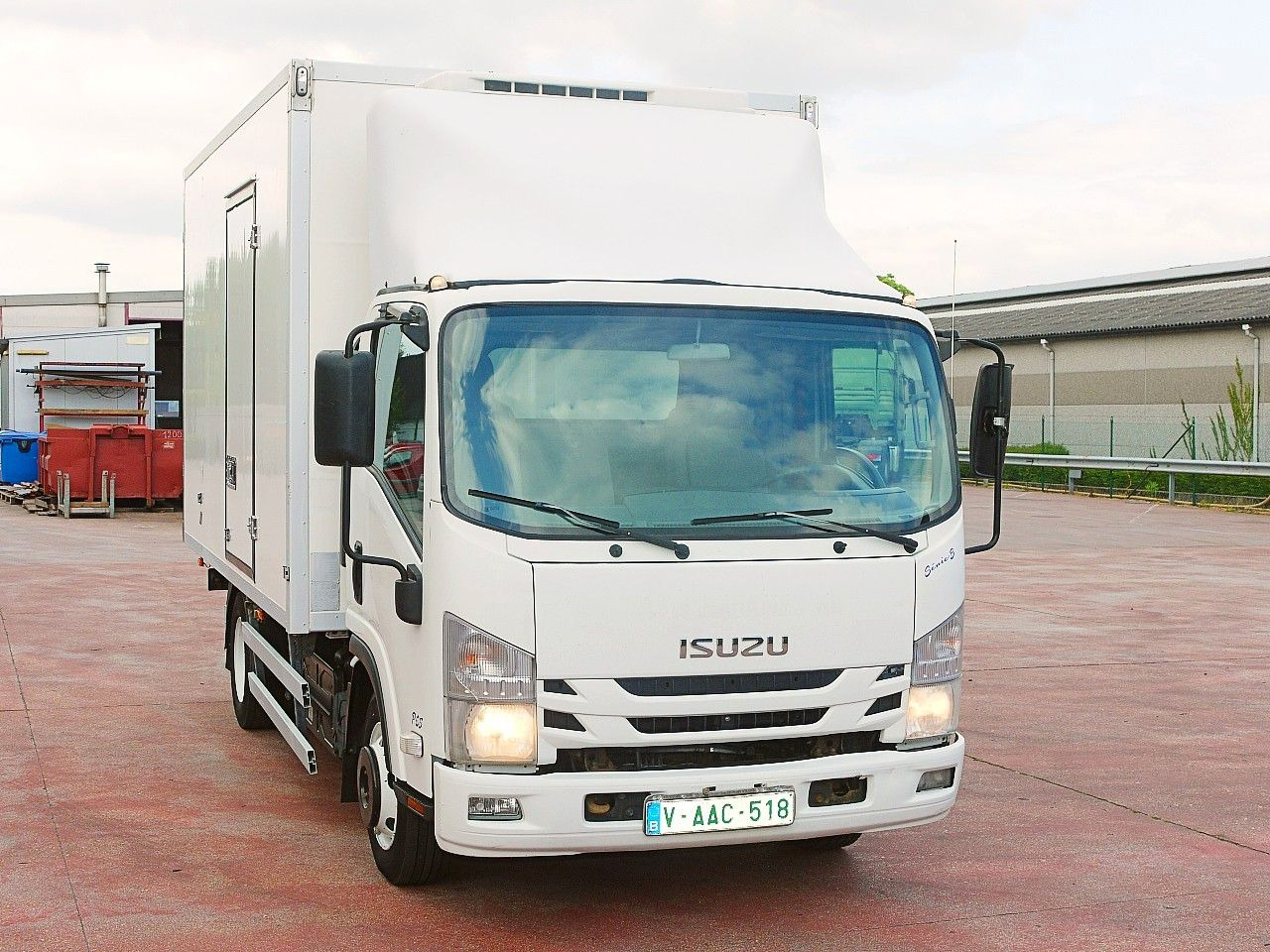 Isuzu N2R 75 KUHLKOFFER THERMOKING V500 MAX €6 - Фургон-рефрижератор: фото 1 Isuzu N2R 75 KUHLKOFFER THERMOKING V500 MAX €6 - Фургон-рефрижератор: фото 1