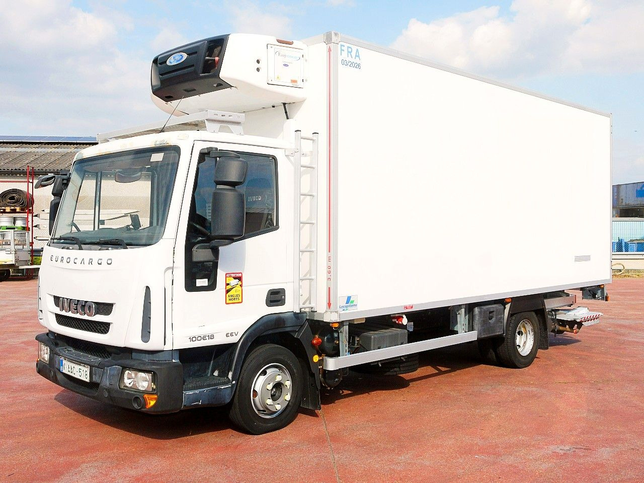 Iveco 100E18 EUROCARGO KUHLKOFFER CARRIER SUPRA 175tkm Iveco 100E18 EUROCARGO KUHLKOFFER CARRIER SUPRA 175tkm - Рефрижератор: фото 4 Iveco 100E18 EUROCARGO KUHLKOFFER CARRIER SUPRA 175tkm Iveco 100E18 EUROCARGO KUHLKOFFER CARRIER SUPRA 175tkm - Рефрижератор: фото 4