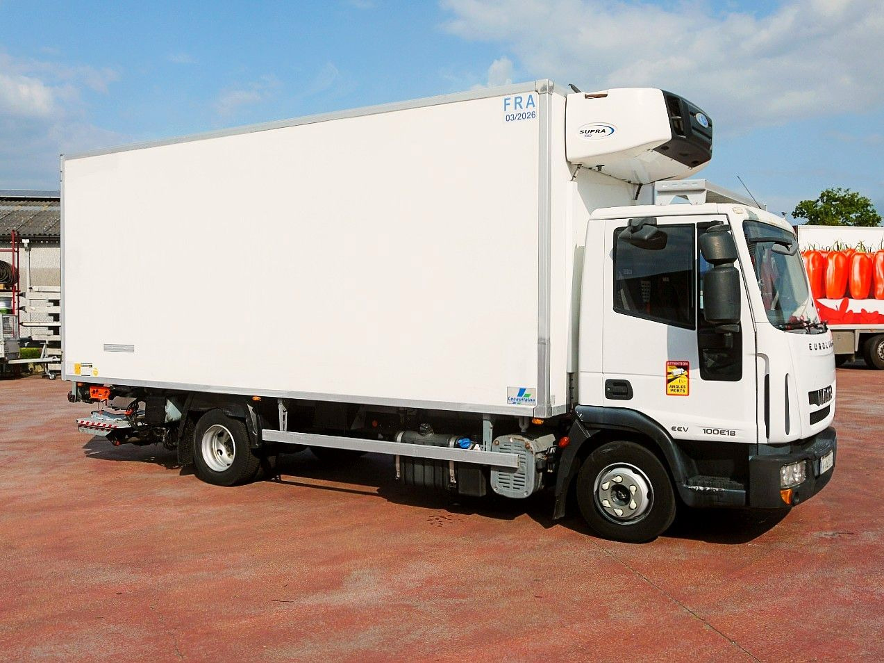 Iveco 100E18 EUROCARGO KUHLKOFFER CARRIER SUPRA 175tkm Iveco 100E18 EUROCARGO KUHLKOFFER CARRIER SUPRA 175tkm - Рефрижератор: фото 3 Iveco 100E18 EUROCARGO KUHLKOFFER CARRIER SUPRA 175tkm Iveco 100E18 EUROCARGO KUHLKOFFER CARRIER SUPRA 175tkm - Рефрижератор: фото 3