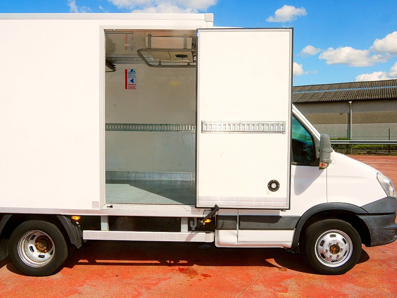 Фургон-рефрижератор Iveco 35C13 DAILY KUHLKOFFER CARRIER XARIOS 600 MULTI: фото 12 Фургон-рефрижератор Iveco 35C13 DAILY KUHLKOFFER CARRIER XARIOS 600 MULTI: фото 12