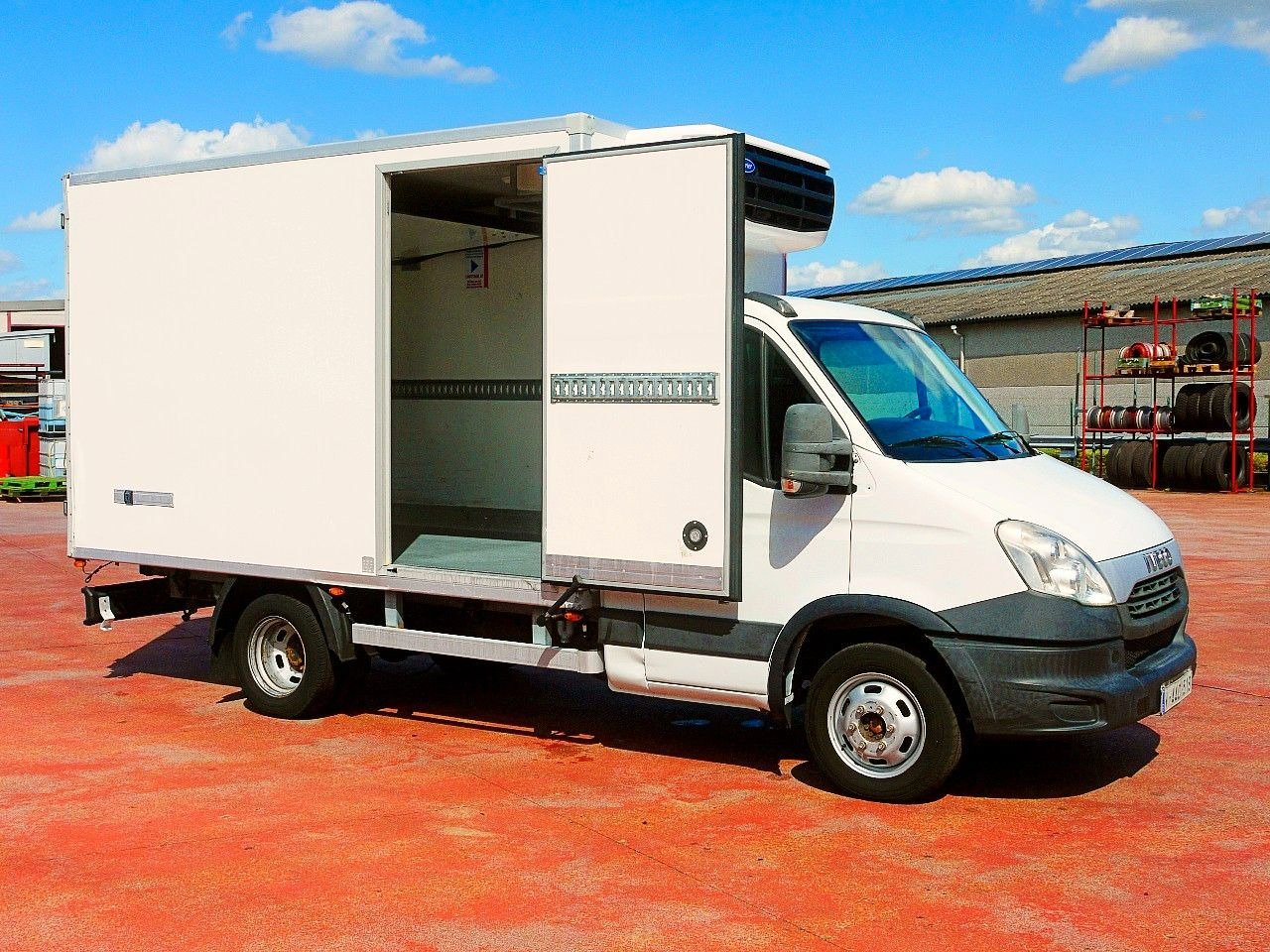 Iveco 35C13 DAILY KUHLKOFFER CARRIER XARIOS 600 MULTI - Фургон-рефрижератор: фото 3 Iveco 35C13 DAILY KUHLKOFFER CARRIER XARIOS 600 MULTI - Фургон-рефрижератор: фото 3
