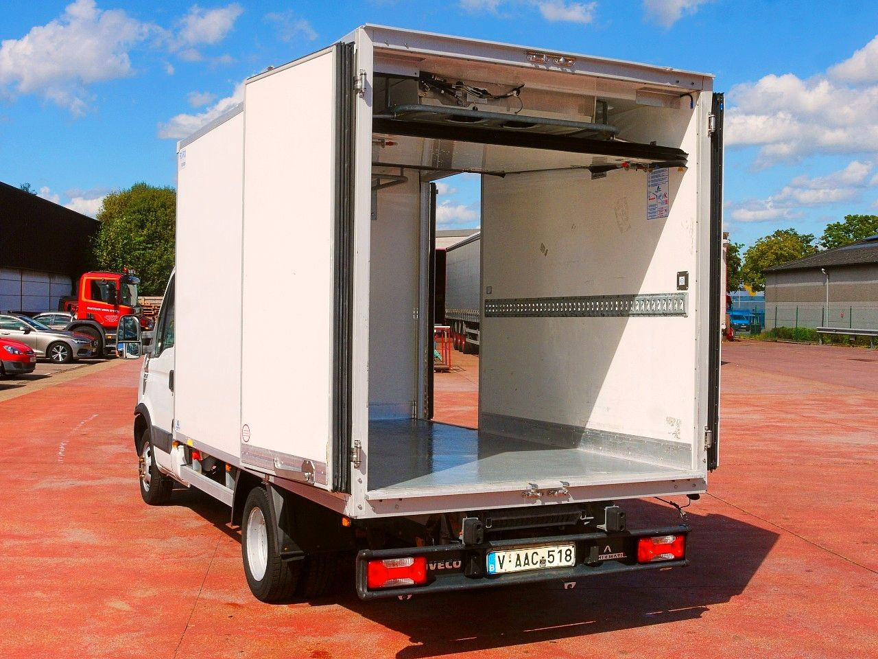 Фургон-рефрижератор Iveco 35C13 DAILY KUHLKOFFER CARRIER XARIOS 600 MULTI: фото 8 Фургон-рефрижератор Iveco 35C13 DAILY KUHLKOFFER CARRIER XARIOS 600 MULTI: фото 8