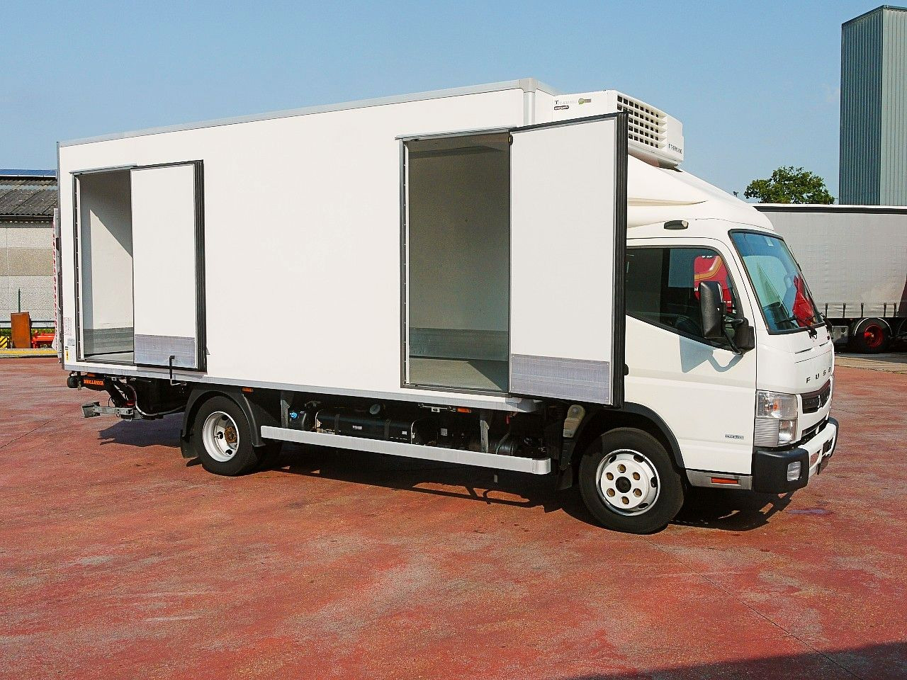 Mitsubishi FUSO CANTER 3.0 KUHLKOFFER THERMOKING V800 MT AC - Фургон-рефрижератор: фото 3 Mitsubishi FUSO CANTER 3.0 KUHLKOFFER THERMOKING V800 MT AC - Фургон-рефрижератор: фото 3
