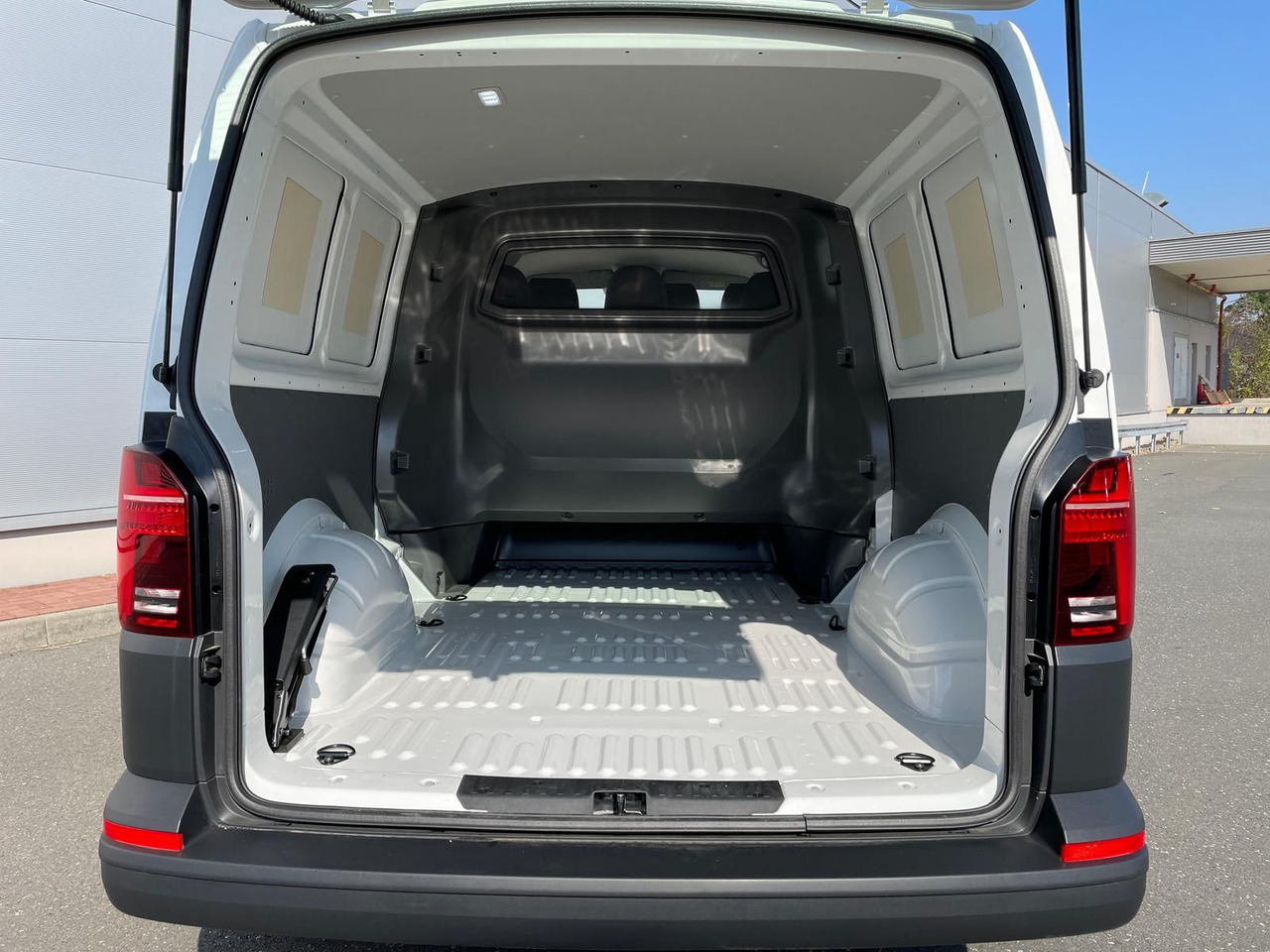 Новый Цельнометаллический фургон, Грузопассажирский фургон Volkswagen T6.1 Transporter MIXTO lang 4M MFL LED TEMPOMAT: фото 12