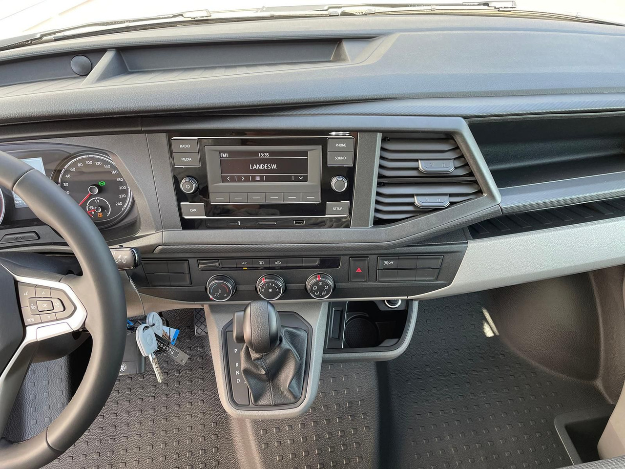 Новый Цельнометаллический фургон, Грузопассажирский фургон Volkswagen T6.1 Transporter MIXTO lang 4M MFL LED TEMPOMAT: фото 15
