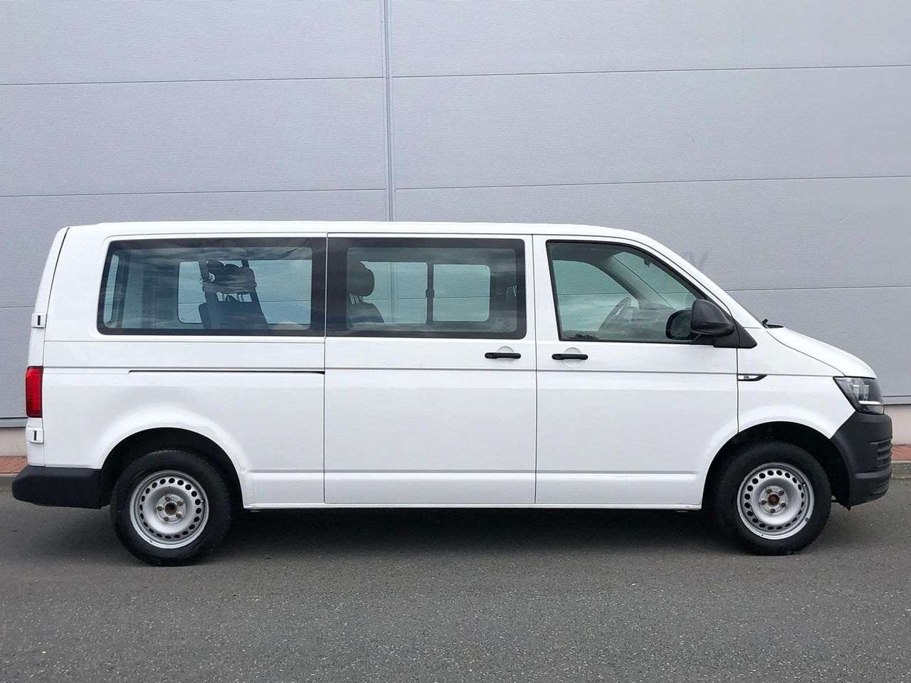 Volkswagen T6 Transporter 2.0 TDI Kombi lang 9-SITZE TEMP - Универсал: фото 5 Volkswagen T6 Transporter 2.0 TDI Kombi lang 9-SITZE TEMP - Универсал: фото 5