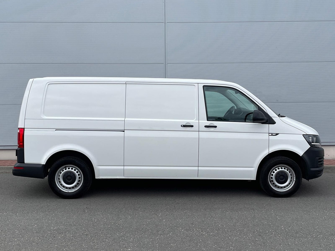 Volkswagen T6 Transporter 2.0 TDI PDC KLIMA - Цельнометаллический фургон: фото 5 Volkswagen T6 Transporter 2.0 TDI PDC KLIMA - Цельнометаллический фургон: фото 5