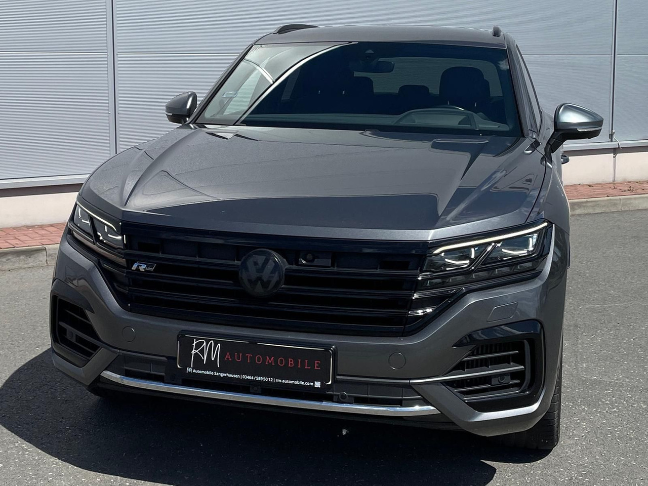 Volkswagen Touareg 4.0 V8 TDI One Million 4M LEDER AHK ACC - Внедорожник: фото 4 Volkswagen Touareg 4.0 V8 TDI One Million 4M LEDER AHK ACC - Внедорожник: фото 4