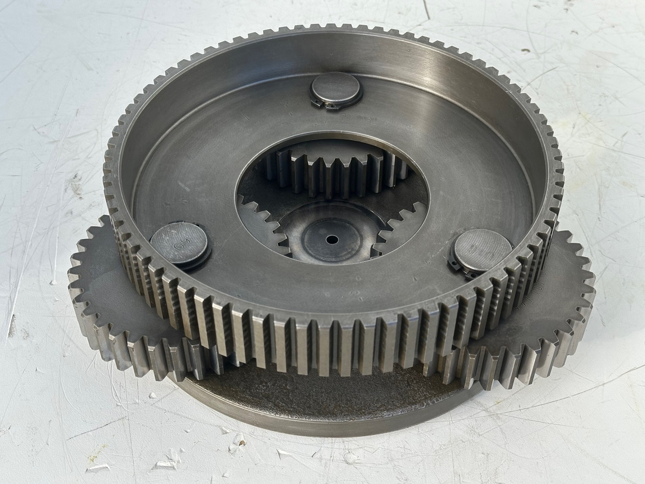 LIEBHERR Original Planetenträger ID-Nr.944171103 mit Planetenräder ID-Nr.944110603-ID-Nr.90201469 mit Lamellenträger ID-Nr.944112103. A900C,A944B,E942,LOS942,LOS944,P942,P944,R942,R944,R944B. #HRV# - Поворотный редуктор для Экскаваторов: фото 1 LIEBHERR Original Planetenträger ID-Nr.944171103 mit Planetenräder ID-Nr.944110603-ID-Nr.90201469 mit Lamellenträger ID-Nr.944112103. A900C,A944B,E942,LOS942,LOS944,P942,P944,R942,R944,R944B. #HRV# - Поворотный редуктор для Экскаваторов: фото 1