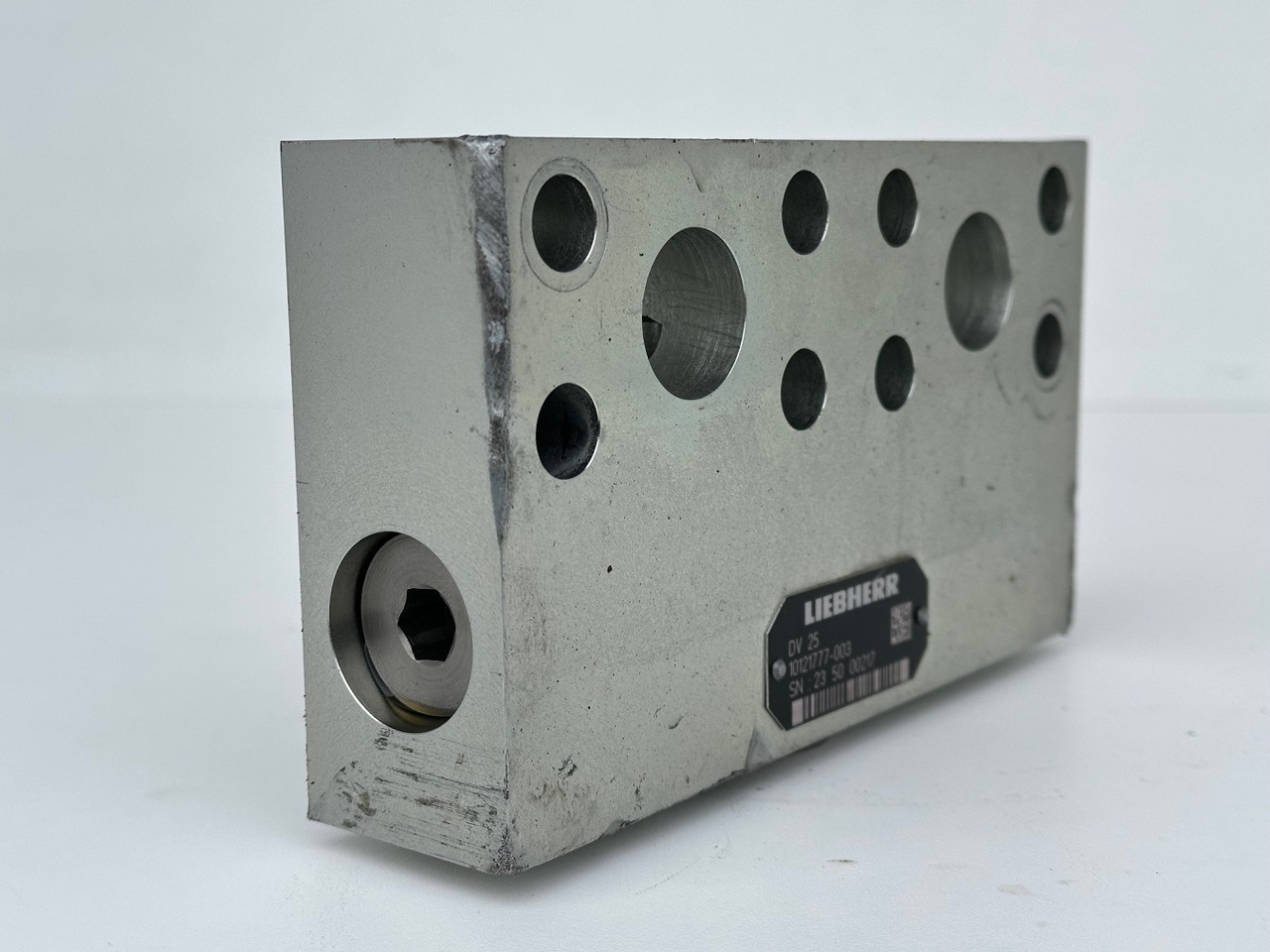 Liebherr Dämpfungsventil ID-Nr.10121777. P924 COMP, P926, R926, R916, R922, R924 COMP, R924, R926 COMP, R926, R930, R936, R946, R950 T, R960 T. #10121777.30.12## - Поворотный редуктор для Экскаваторов: фото 3 Liebherr Dämpfungsventil ID-Nr.10121777. P924 COMP, P926, R926, R916, R922, R924 COMP, R924, R926 COMP, R926, R930, R936, R946, R950 T, R960 T. #10121777.30.12## - Поворотный редуктор для Экскаваторов: фото 3