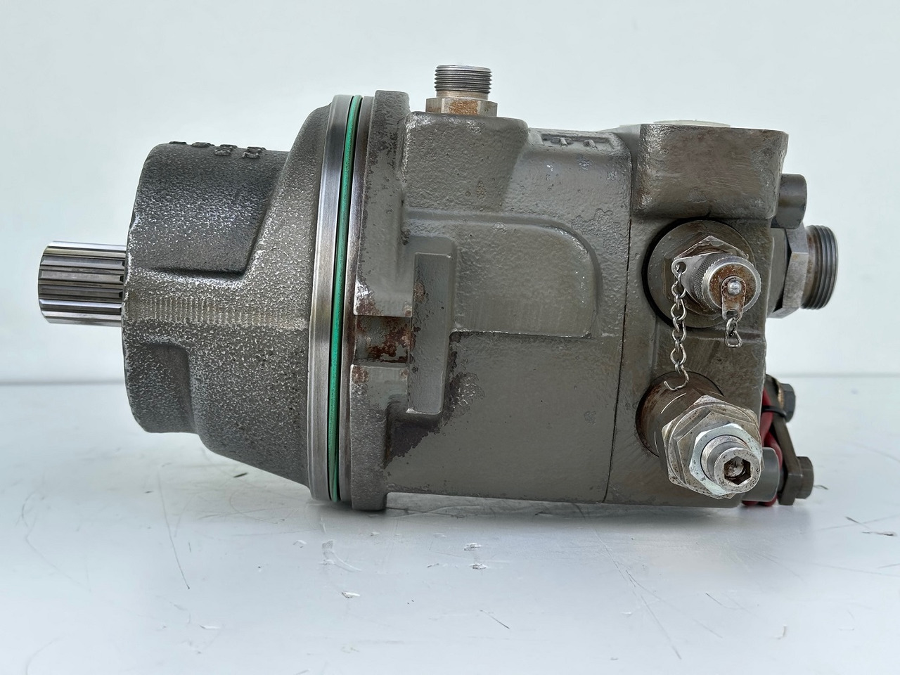 Liebherr Hydraulikeinbaumotor Typ:FMF058, ID-Nr.10122576 - ID-Nr.10145827 - ID-Nr.11371069. LOS1906, P924 COMP , R906, R906 PROTO, R916, R922, R924, R924 COMP, R926 COMP, R926 K LC. #11371069.43199# - Поворотный редуктор для Строительной техники: фото 5 Liebherr Hydraulikeinbaumotor Typ:FMF058, ID-Nr.10122576 - ID-Nr.10145827 - ID-Nr.11371069. LOS1906, P924 COMP , R906, R906 PROTO, R916, R922, R924, R924 COMP, R926 COMP, R926 K LC. #11371069.43199# - Поворотный редуктор для Строительной техники: фото 5