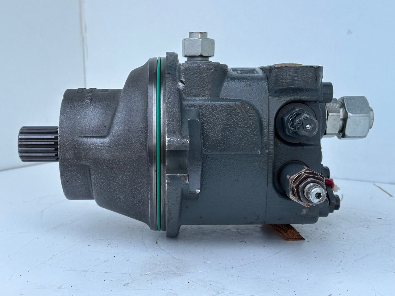 Liebherr Hydraulikeinbaumotor Typ:FMF090. ID-Nr.10139164 - ID-Nr.11371743. R946 LC, R946 LC-V, R946 NLC, R946 S-HD, R950 LC-V, R950 S-HD, R950. #11371743.11929# - Поворотный редуктор для Экскаваторов: фото 3 Liebherr Hydraulikeinbaumotor Typ:FMF090. ID-Nr.10139164 - ID-Nr.11371743. R946 LC, R946 LC-V, R946 NLC, R946 S-HD, R950 LC-V, R950 S-HD, R950. #11371743.11929# - Поворотный редуктор для Экскаваторов: фото 3