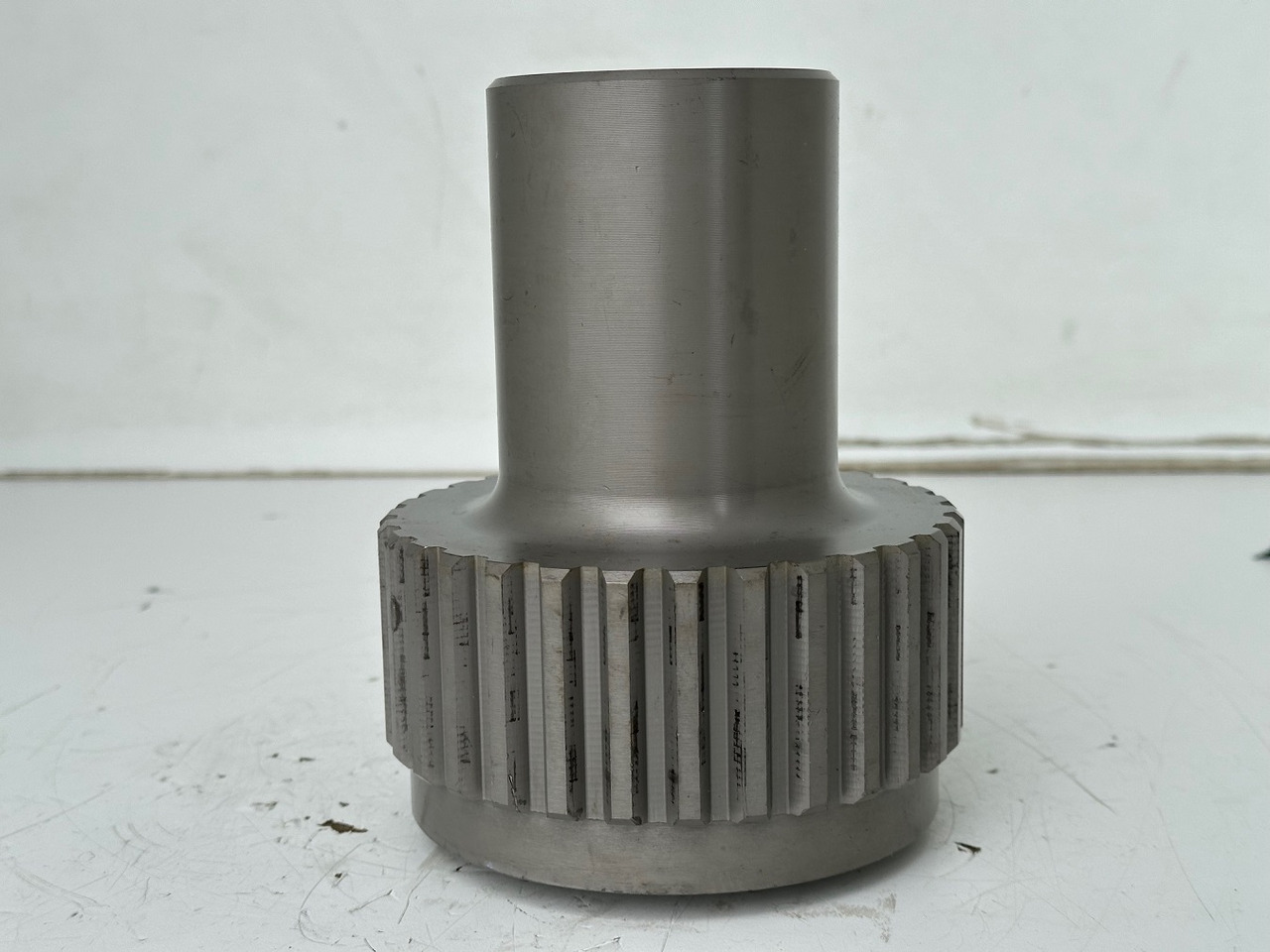 Liebherr Lamellenträger ID-Nr.90218052. FAT500F522, FAT500F528, FAT500F529, FAT500F559. PR73605, PR7363, PR7364. #90218052.01# - Бортовой редуктор для Строительной техники: фото 1 Liebherr Lamellenträger ID-Nr.90218052. FAT500F522, FAT500F528, FAT500F529, FAT500F559. PR73605, PR7363, PR7364. #90218052.01# - Бортовой редуктор для Строительной техники: фото 1