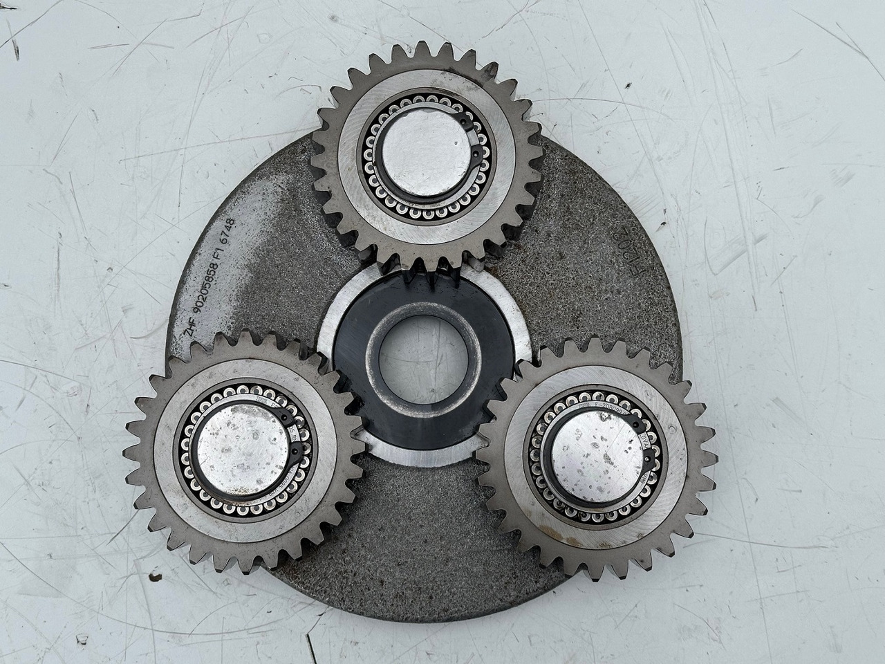 Liebherr Planetenträger ID-Nr.90205858 mit Planetenrädern ID-Nr.90205860. FAT350P138. LO1926, LOS926, R920, R922, R925, R924, R926, R930 T. #PLA.PL.17.08.02# - Бортовой редуктор для Гусеничных экскаваторов: фото 3 Liebherr Planetenträger ID-Nr.90205858 mit Planetenrädern ID-Nr.90205860. FAT350P138. LO1926, LOS926, R920, R922, R925, R924, R926, R930 T. #PLA.PL.17.08.02# - Бортовой редуктор для Гусеничных экскаваторов: фото 3