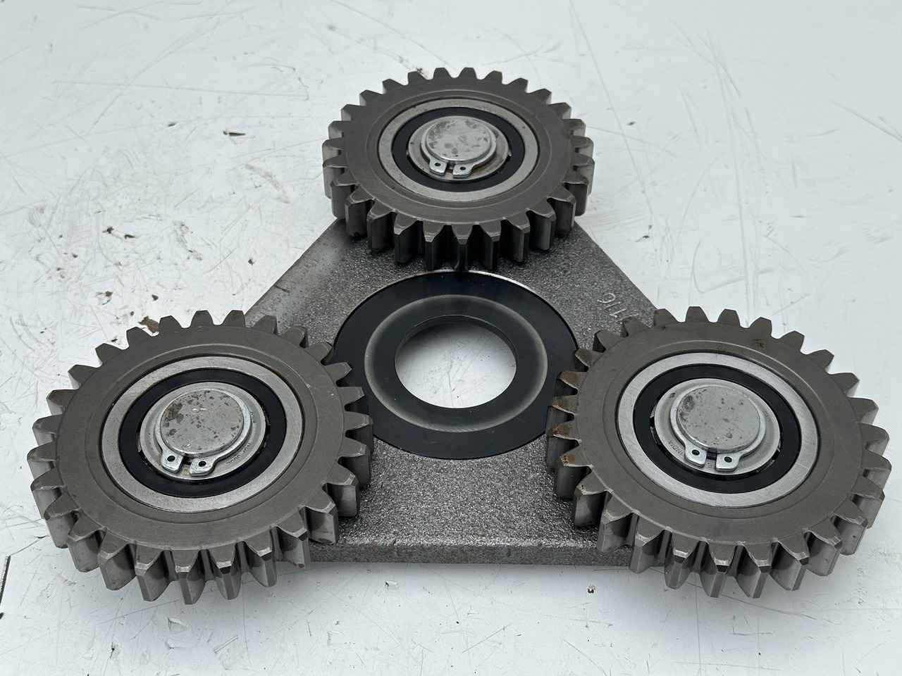 Liebherr Planetenträger ID-Nr.90216455 mit Planetenrädern ID-Nr.90216456. FAT350P138. LO1926, LOS926, R922, R924, R926, R930 T. #PL.PL.17.08# - Бортовой редуктор для Гусеничных экскаваторов: фото 2 Liebherr Planetenträger ID-Nr.90216455 mit Planetenrädern ID-Nr.90216456. FAT350P138. LO1926, LOS926, R922, R924, R926, R930 T. #PL.PL.17.08# - Бортовой редуктор для Гусеничных экскаваторов: фото 2