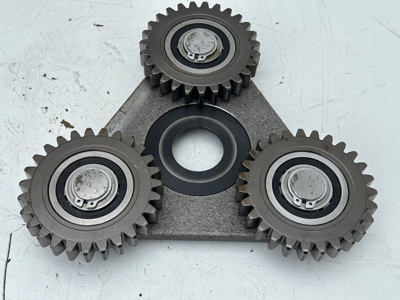 Liebherr Planetenträger ID-Nr.90216455 mit Planetenrädern ID-Nr.90216456. FAT350P138. LO1926, LOS926, R922, R924, R926, R930 T. #PL.PL.17.08# - Бортовой редуктор для Гусеничных экскаваторов: фото 1 Liebherr Planetenträger ID-Nr.90216455 mit Planetenrädern ID-Nr.90216456. FAT350P138. LO1926, LOS926, R922, R924, R926, R930 T. #PL.PL.17.08# - Бортовой редуктор для Гусеничных экскаваторов: фото 1