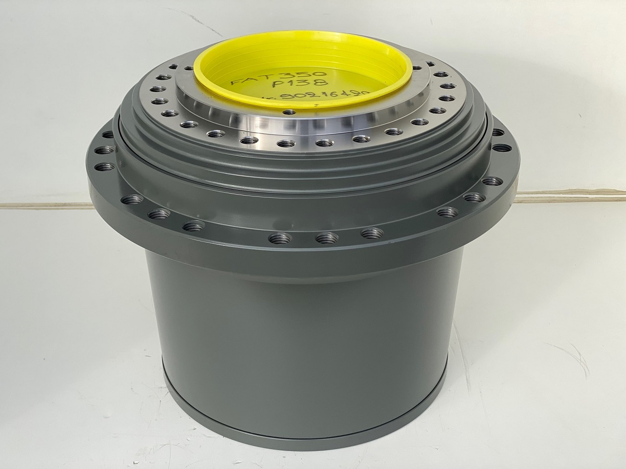 Original Liebherr Fahrantrieb Typ: FAT350P138 mit ID-Nr.90216427 - ID-Nr.90216428 - ID-Nr.90216429. LO1926, LOS926, R922, R924, R926, R930. #90216428.3064# - Бортовой редуктор для Строительной техники: фото 1 Original Liebherr Fahrantrieb Typ: FAT350P138 mit ID-Nr.90216427 - ID-Nr.90216428 - ID-Nr.90216429. LO1926, LOS926, R922, R924, R926, R930. #90216428.3064# - Бортовой редуктор для Строительной техники: фото 1