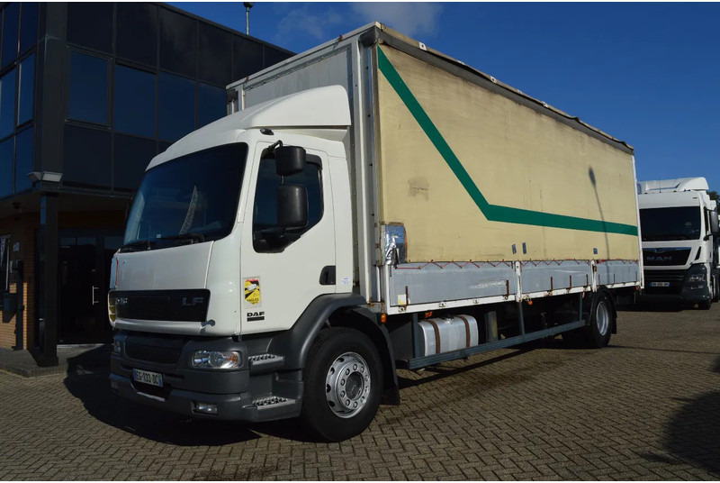 DAF CF 250 * EURO3 * MANUAL * 4X2 * - Тентованный грузовик: фото 1 DAF CF 250 * EURO3 * MANUAL * 4X2 * - Тентованный грузовик: фото 1
