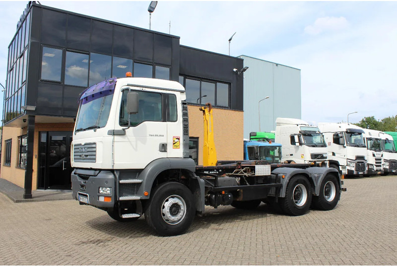 MAN TGA 26.360 * 6X4 * EURO 3 * - Тросовый мультилифт: фото 1 MAN TGA 26.360 * 6X4 * EURO 3 * - Тросовый мультилифт: фото 1