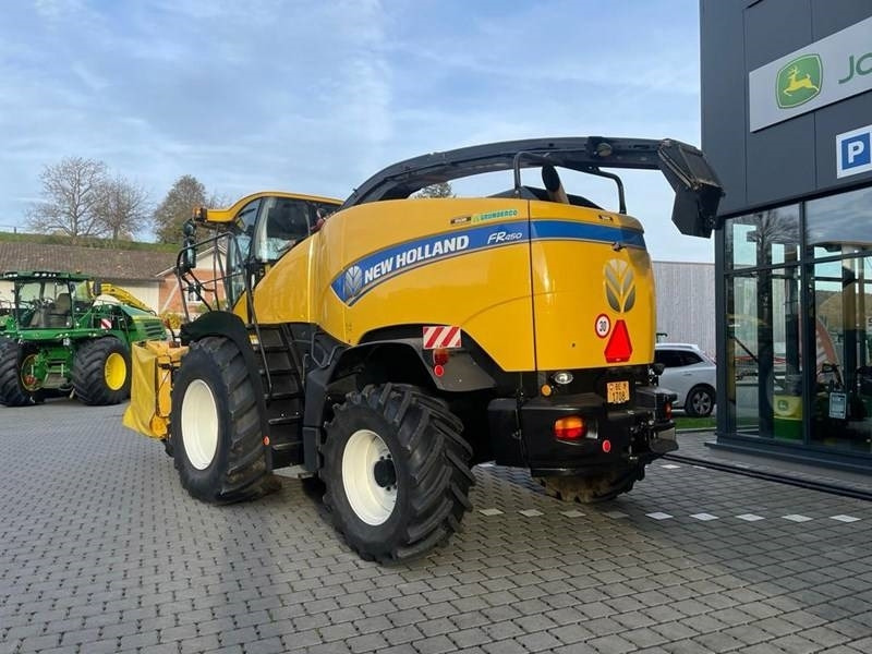 New Holland FR 450 - Кормоуборочный комбайн: фото 3 New Holland FR 450 - Кормоуборочный комбайн: фото 3