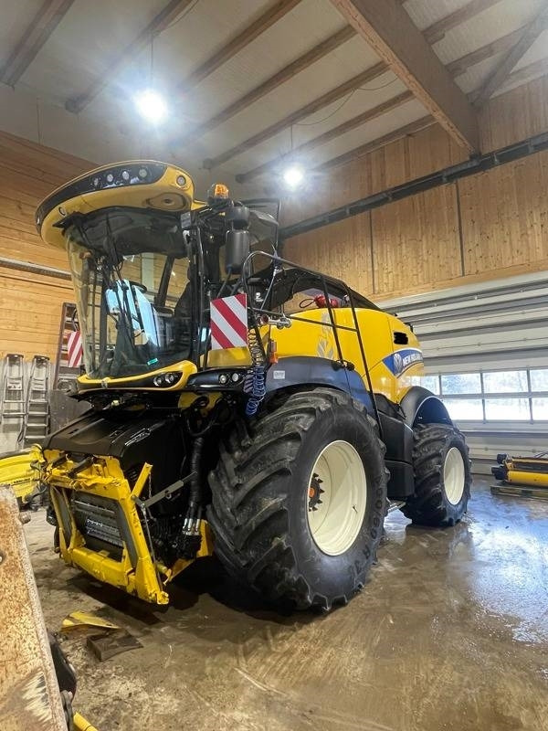 New Holland FR 650 - Кормоуборочный комбайн: фото 2 New Holland FR 650 - Кормоуборочный комбайн: фото 2