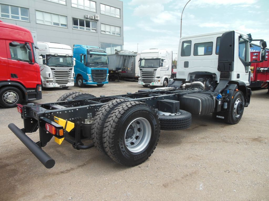Iveco EUROCARGO ML 180E28/P, PTO - Грузовик-шасси: фото 3 Iveco EUROCARGO ML 180E28/P, PTO - Грузовик-шасси: фото 3