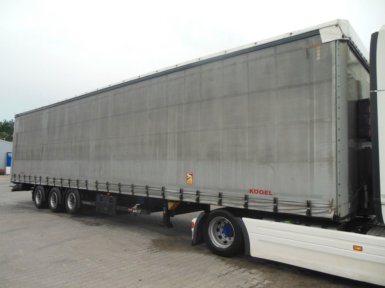 Kögel SN 24, LOWDECK, LIFTACHSE, SAF - Тентованный полуприцеп: фото 3 Kögel SN 24, LOWDECK, LIFTACHSE, SAF - Тентованный полуприцеп: фото 3