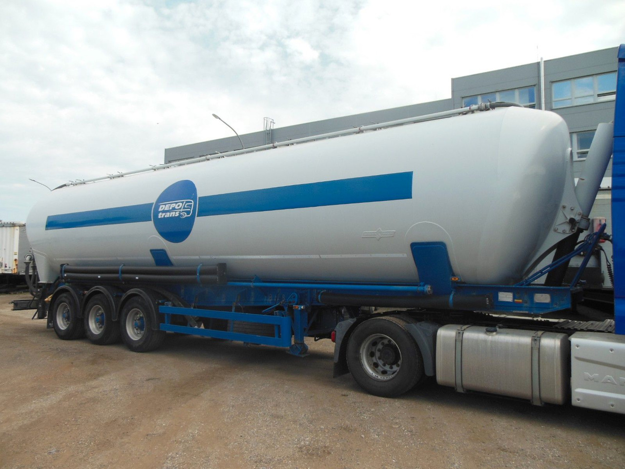 Spitzer SK 2460 CAL, 60.000 L - Полуприцеп цистерна для сыпучих грузов: фото 2 Spitzer SK 2460 CAL, 60.000 L - Полуприцеп цистерна для сыпучих грузов: фото 2